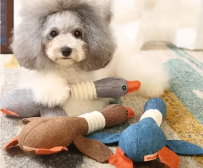 ZABAWKA DLA PSA KACZKA PLUSZOWA PISZCZĄCA 34CM